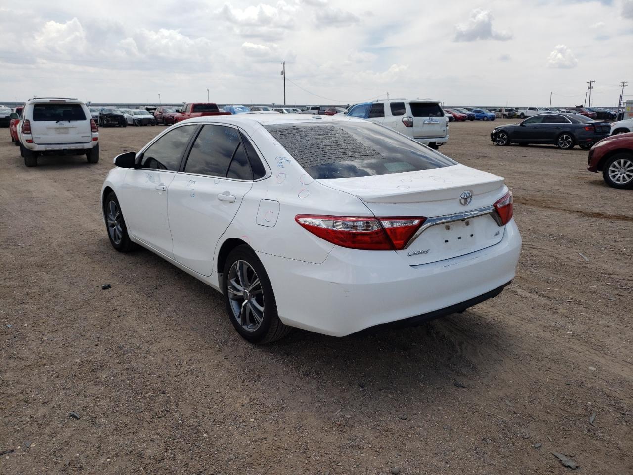 Toyota Camry Le Image 5