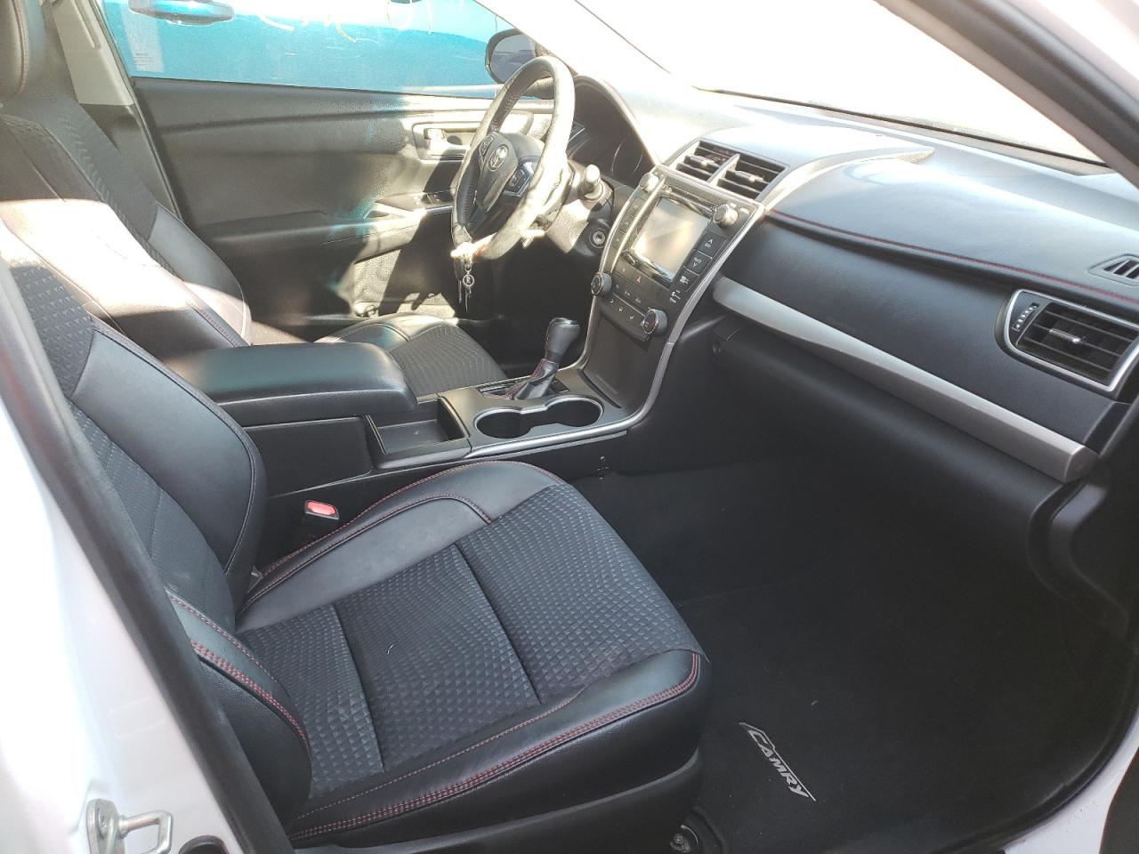 Toyota Camry Le Image 10