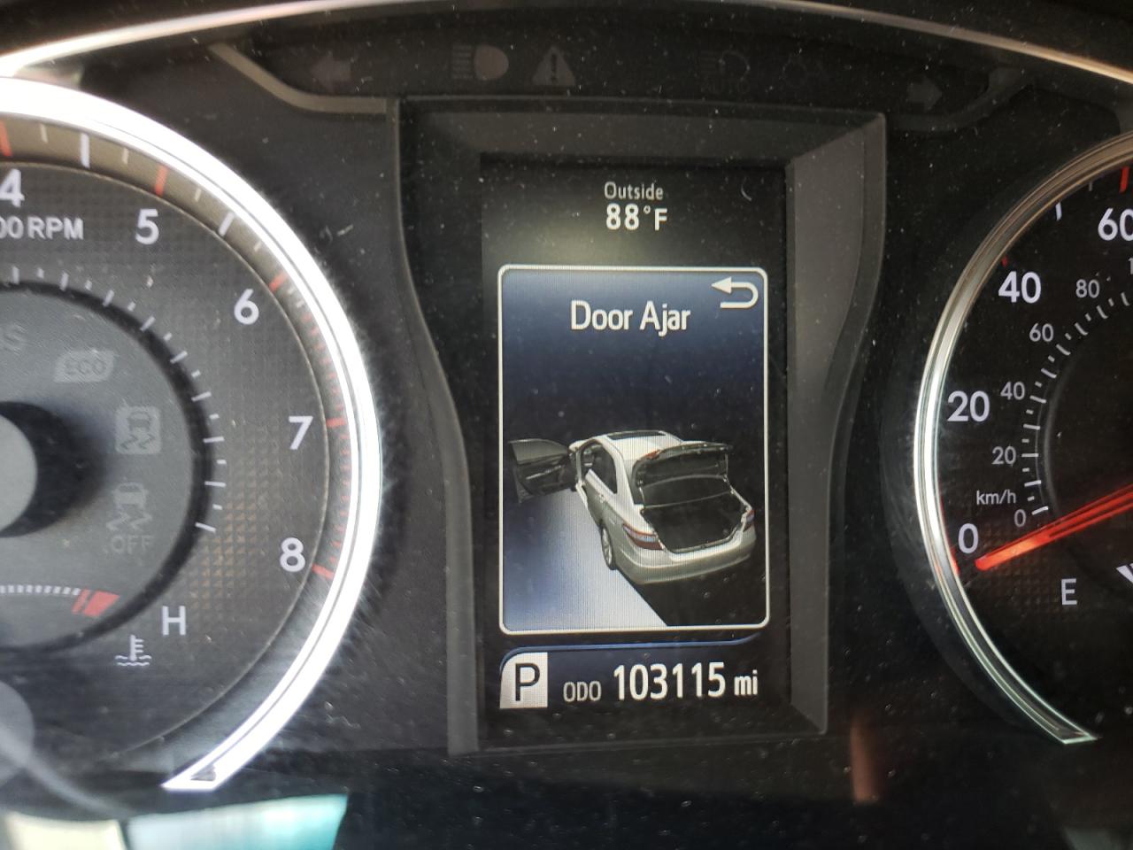 Toyota Camry Le Image 8