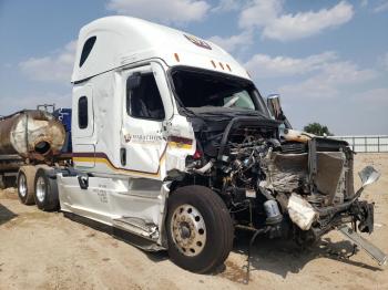  Salvage Freightliner Cascadia 1