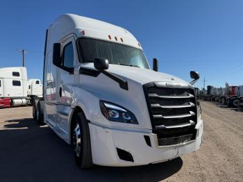  Salvage Freightliner Cascadia 1