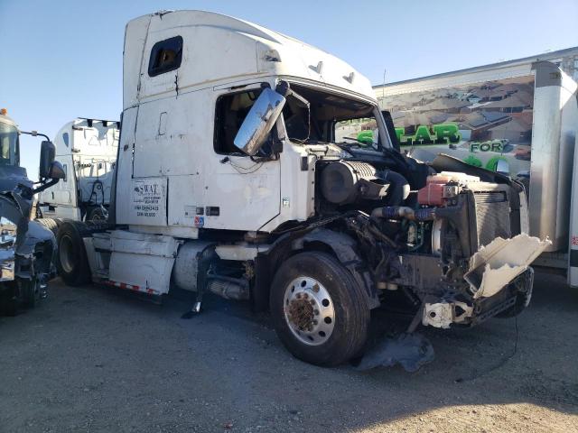  Salvage Volvo Vnl