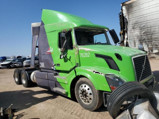  Salvage Volvo Vn