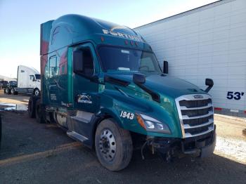  Salvage Freightliner Cascadia 1