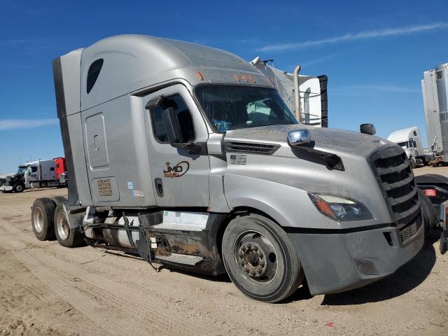  Salvage Freightliner Cascadia 1