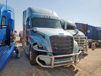  Salvage Freightliner Cascadia 1