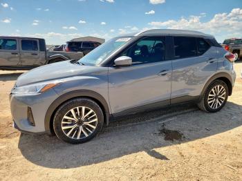  Salvage Nissan Kicks