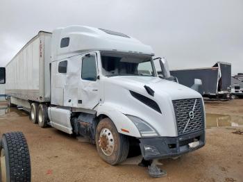  Salvage Freightliner Cascadia 1