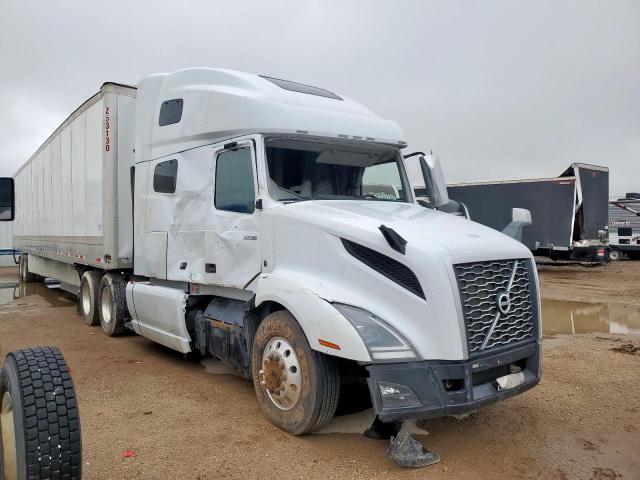  Salvage Freightliner Cascadia 1