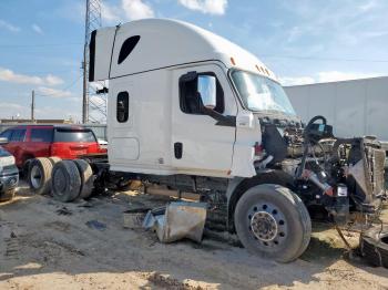  Salvage Freightliner Cascadia