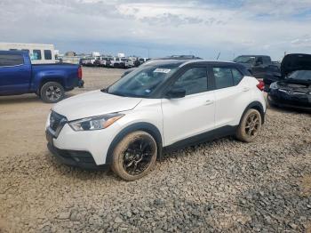  Salvage Nissan Kicks