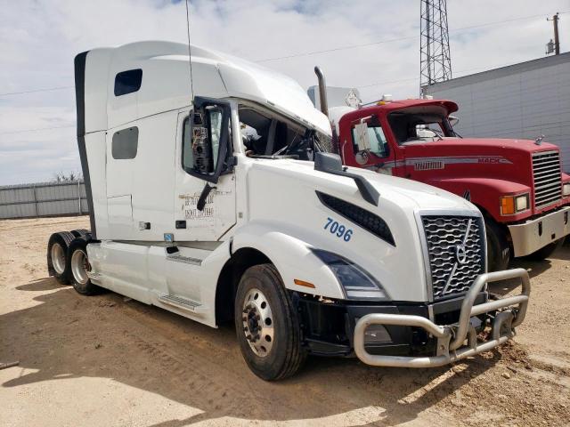  Salvage Volvo Vnl
