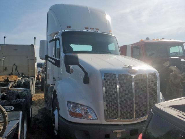  Salvage Peterbilt 579