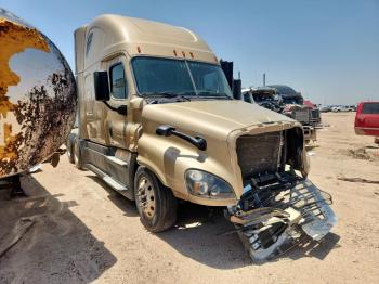  Salvage Freightliner Cascadia 1