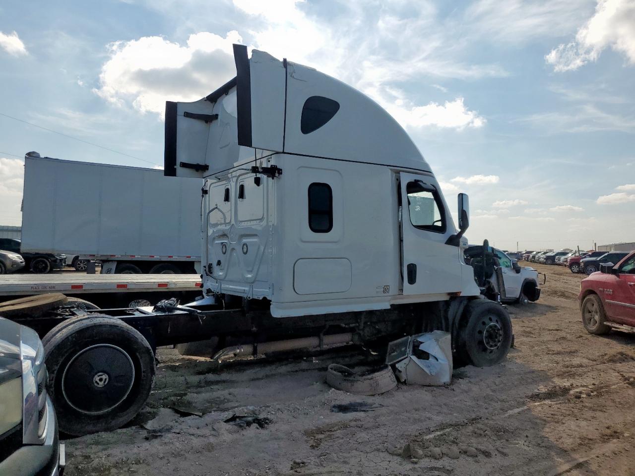 Freightliner Cascadia 126 Image 6