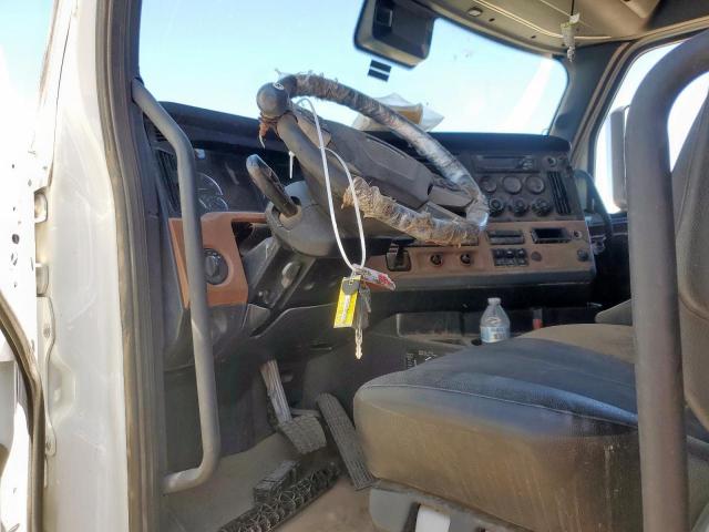 Freightliner Cascadia 126 Image 9