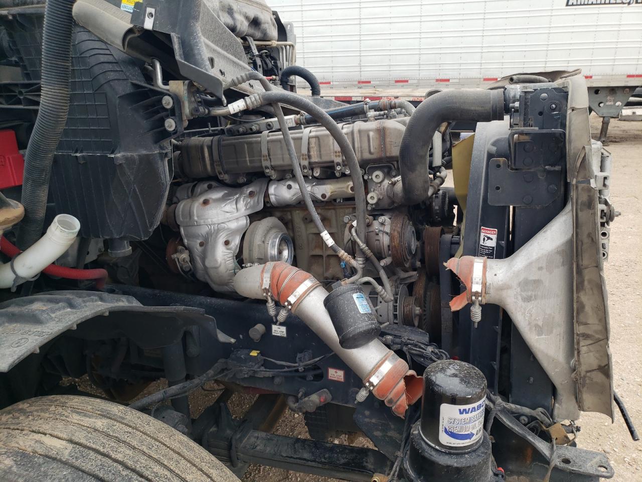 Freightliner Cascadia 126 Image 2