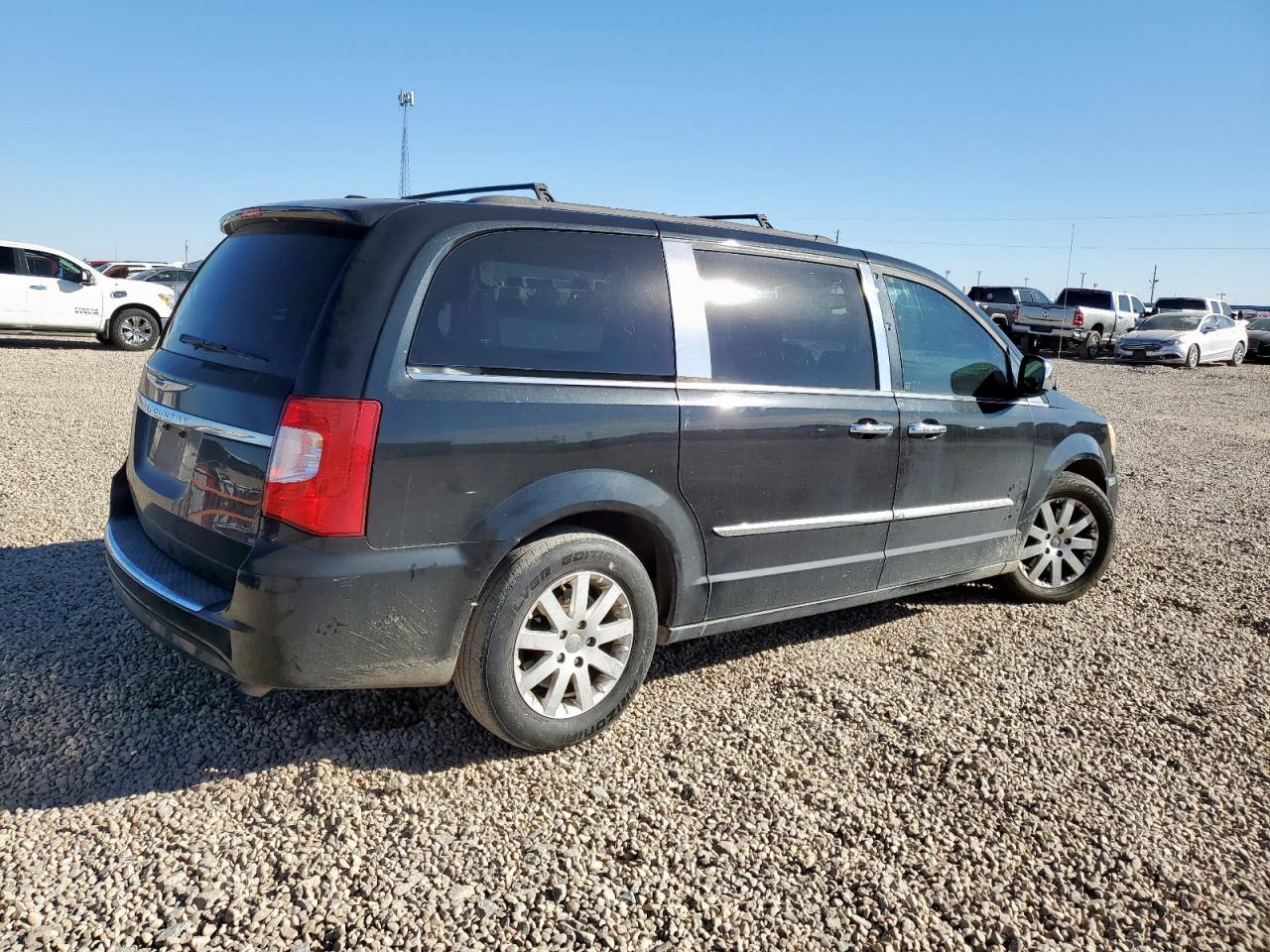 Chrysler Minivan Touring Image 3