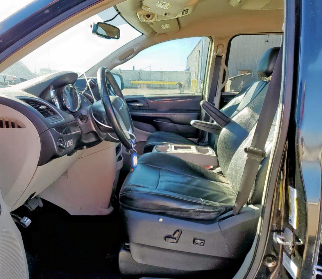 Chrysler Minivan Touring Image 10