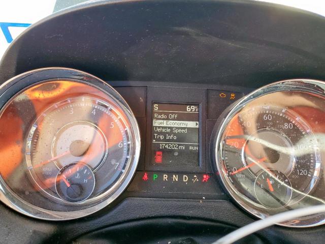 Chrysler Minivan Touring Image 6