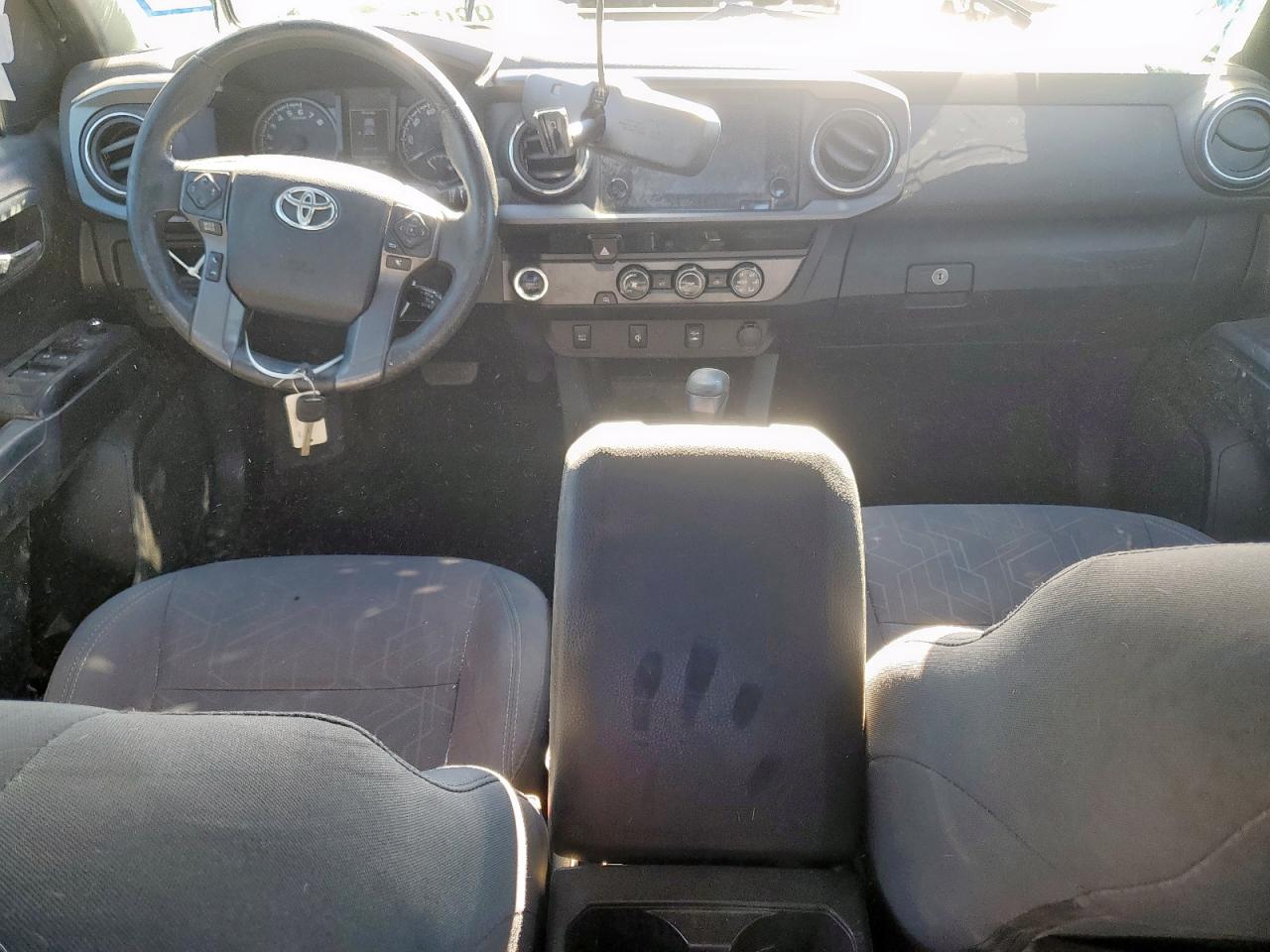 Toyota Tacoma Double Cab Image 4