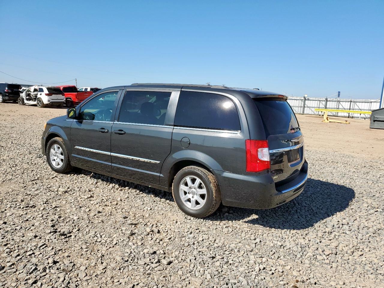 Chrysler Minivan Touring Image 8