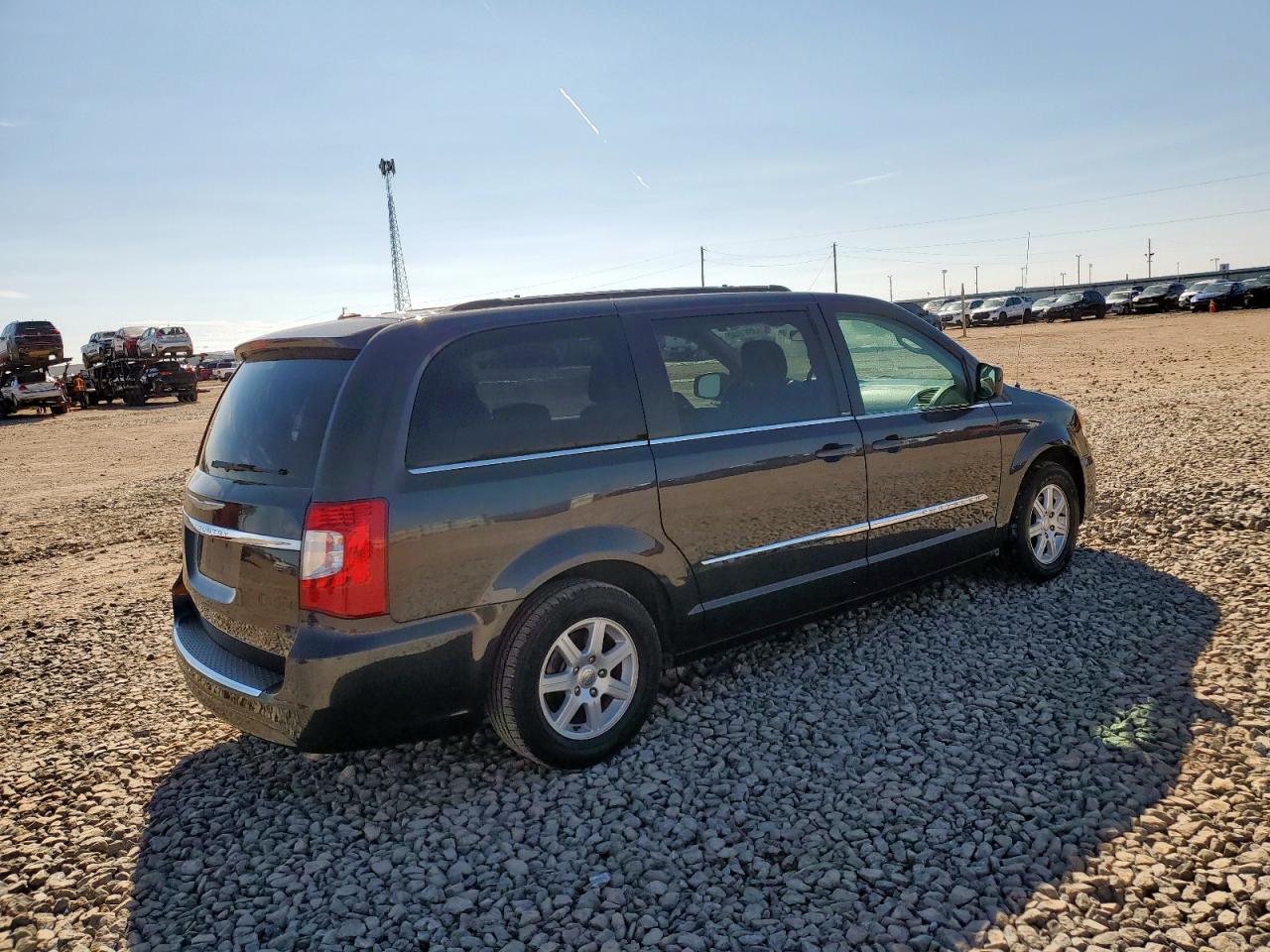Chrysler Minivan Touring Image 9
