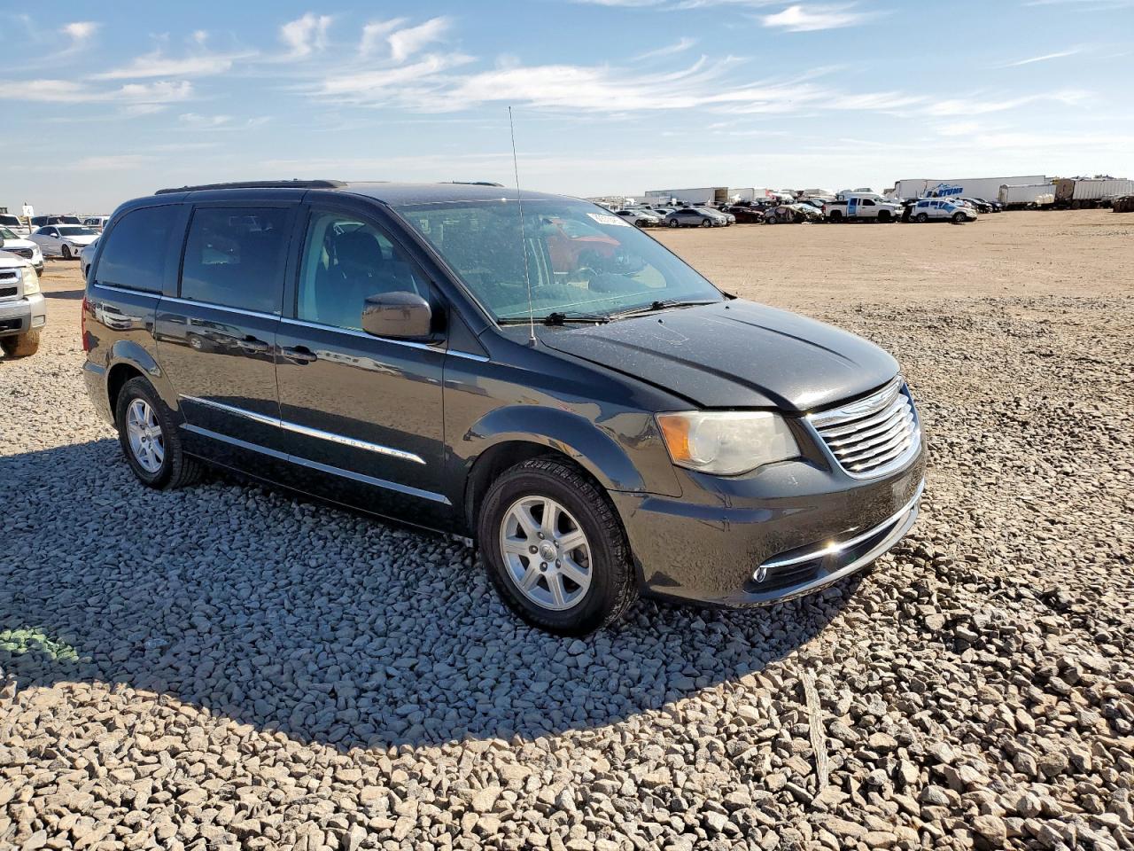 Chrysler Minivan Touring Image 7