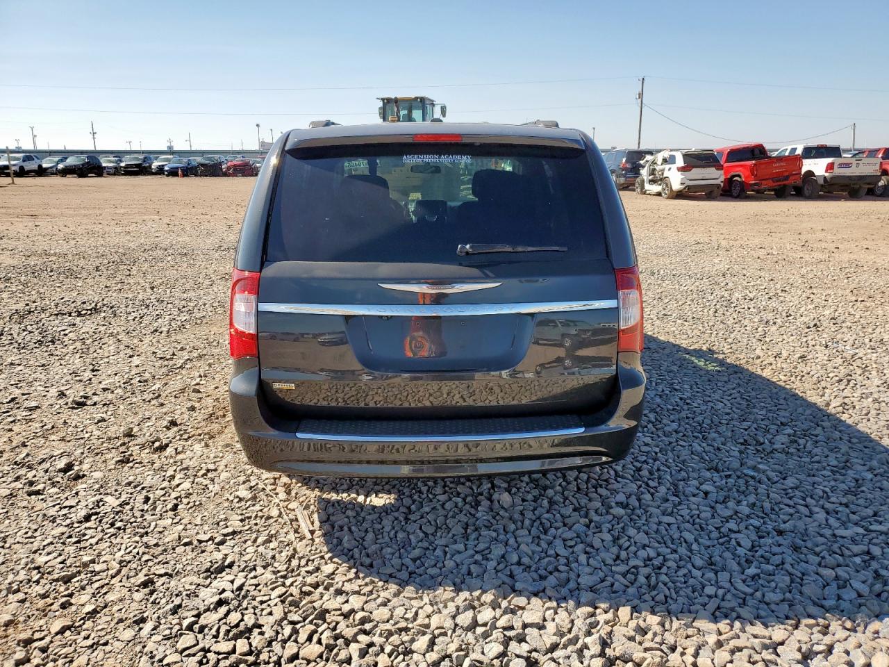 Chrysler Minivan Touring Image 3