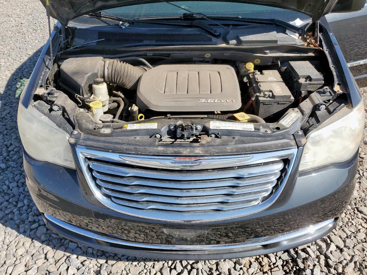 Chrysler Minivan Touring Image 13