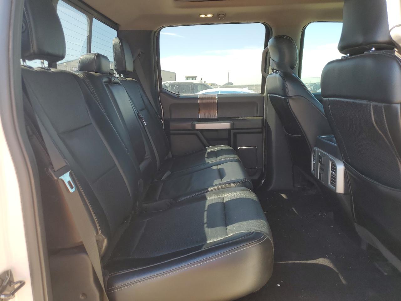 Ford F-150 Supercrew Image 12