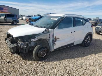  Salvage Nissan Kicks