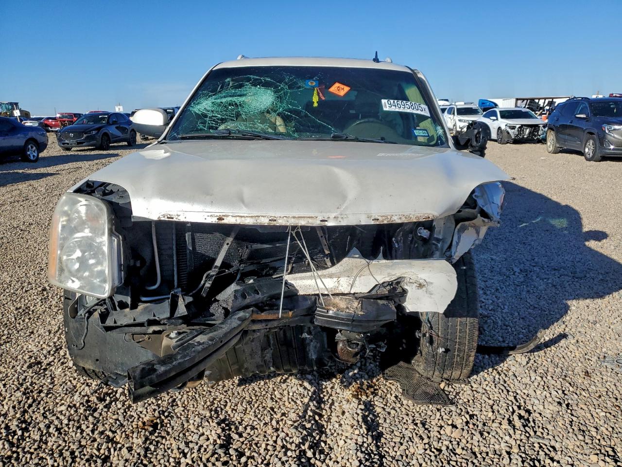 GMC Yukon Denali Image 3