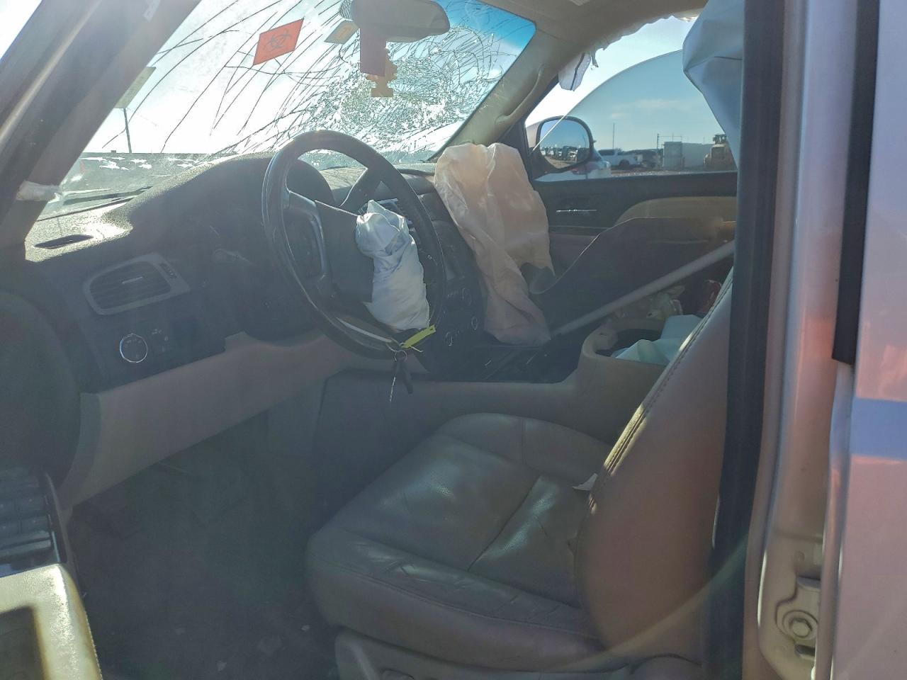 GMC Yukon Denali Image 5