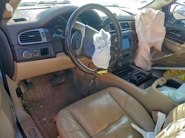 GMC Yukon Denali Image 9