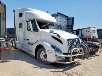  Salvage Volvo Vn