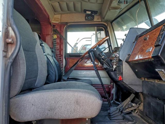 Peterbilt Tractor 379 Image 9