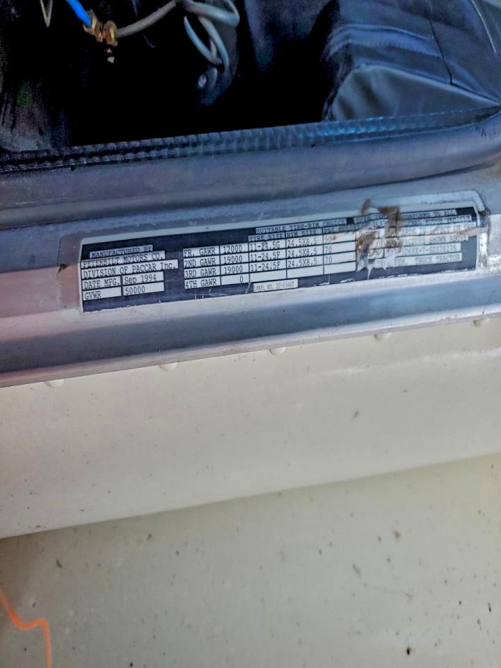 Peterbilt Tractor 379 Image 8