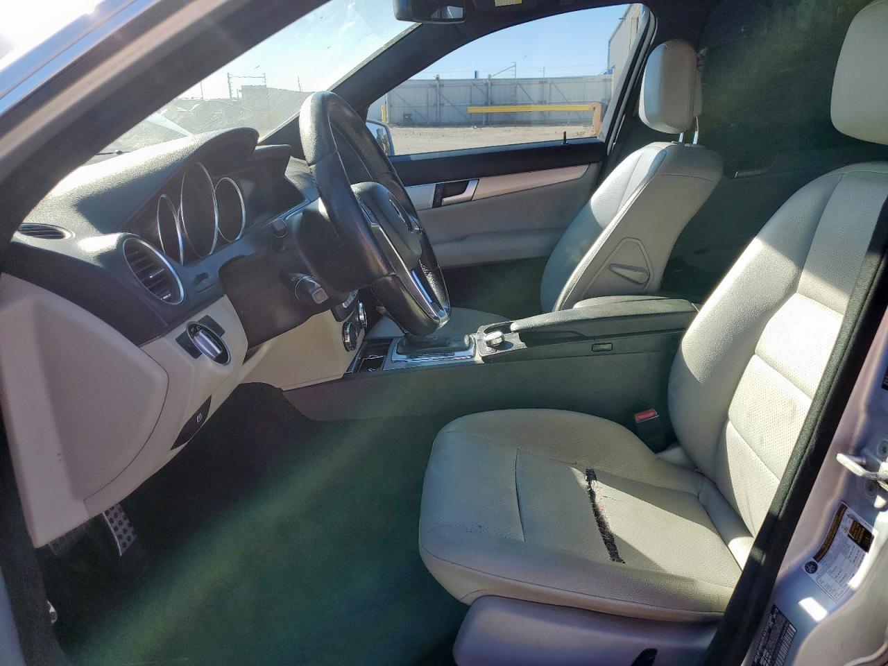 Mercedes-Benz C-Class 250 Image 11