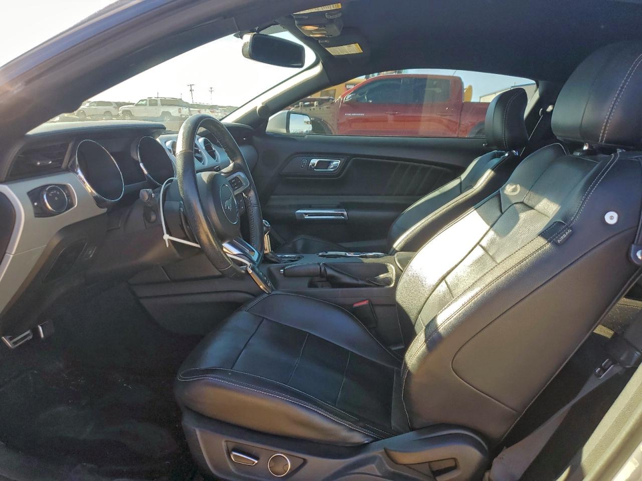 Ford Mustang Image 5