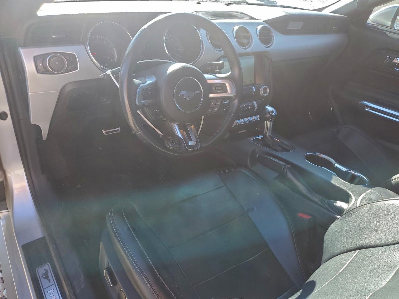 Ford Mustang Image 7