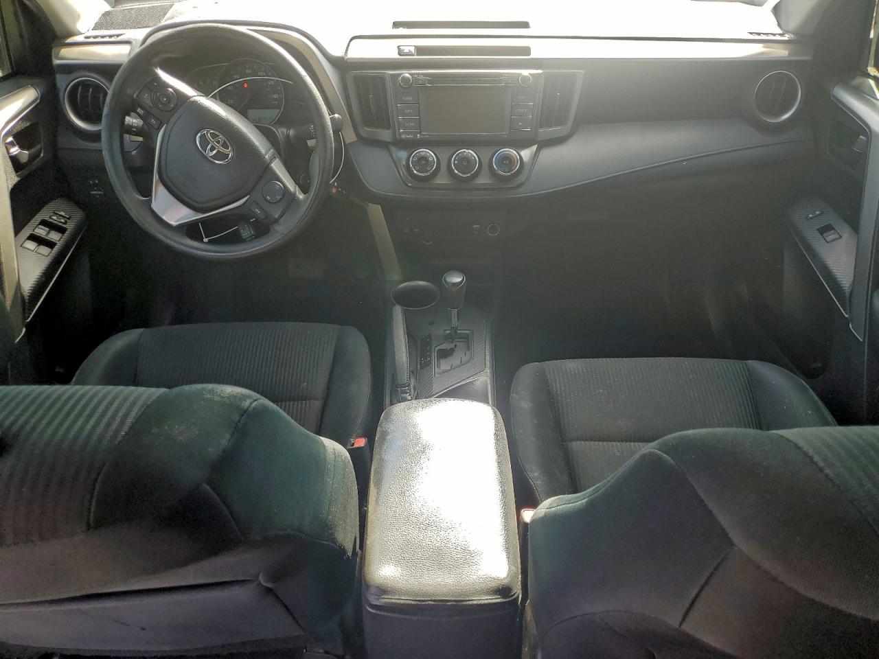 Toyota RAV4 Le Image 7