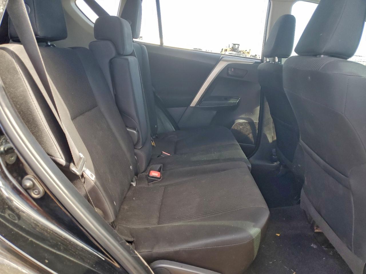 Toyota RAV4 Le Image 10