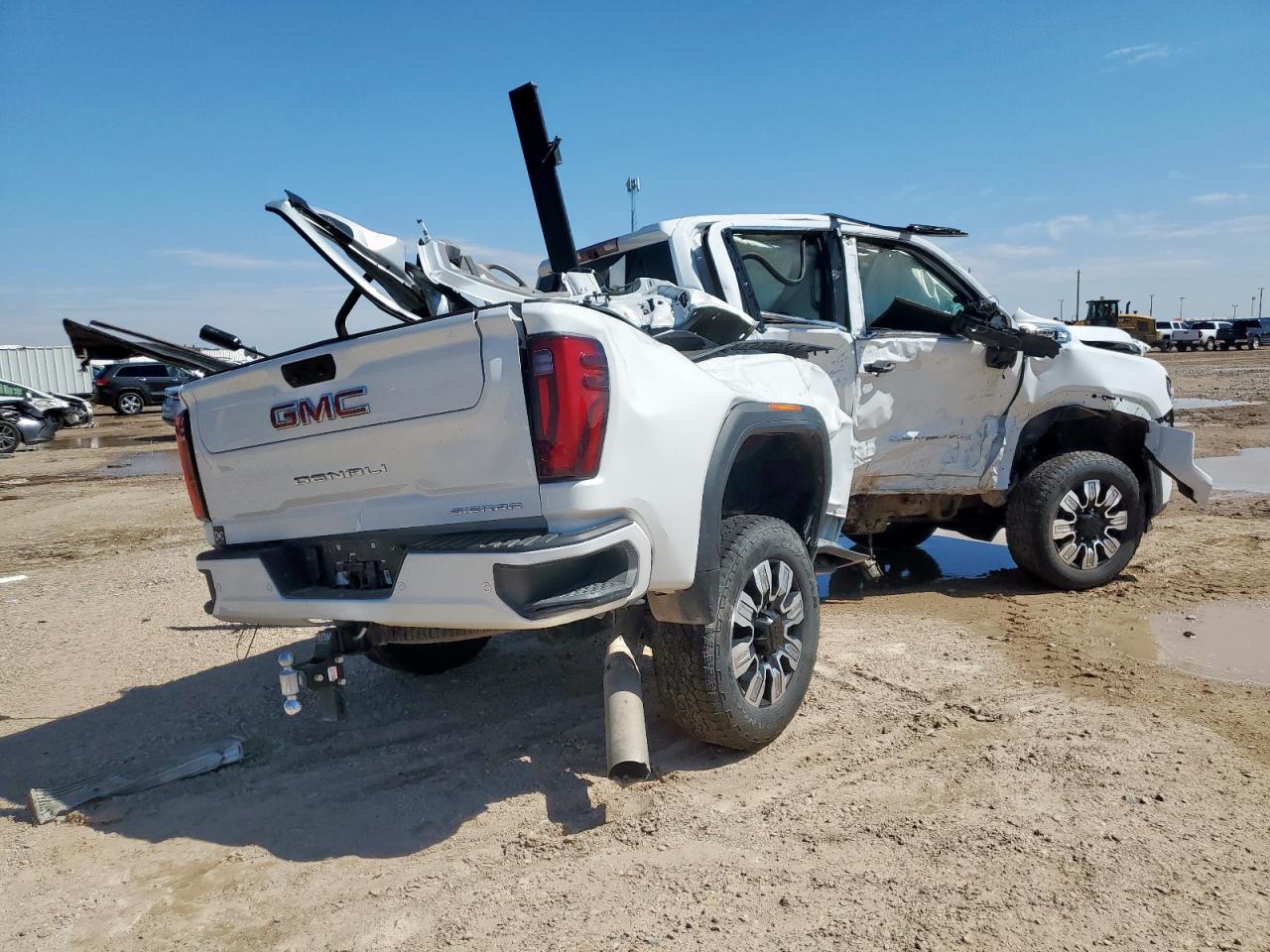 GMC Sierra K2500 Denali Image 4