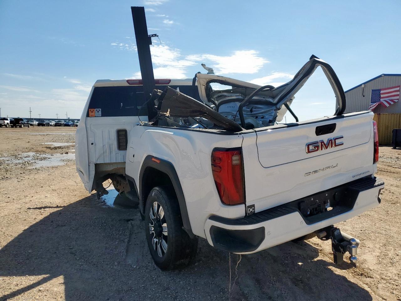 GMC Sierra K2500 Denali Image 9