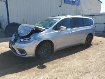  Salvage Chrysler Pacifica