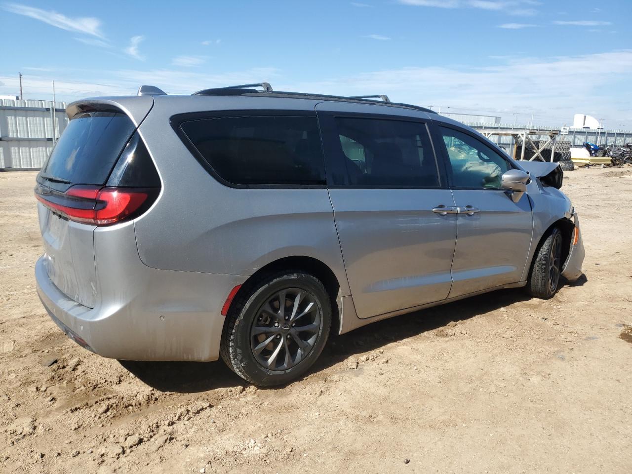 Chrysler Pacifica Touring L Image 5