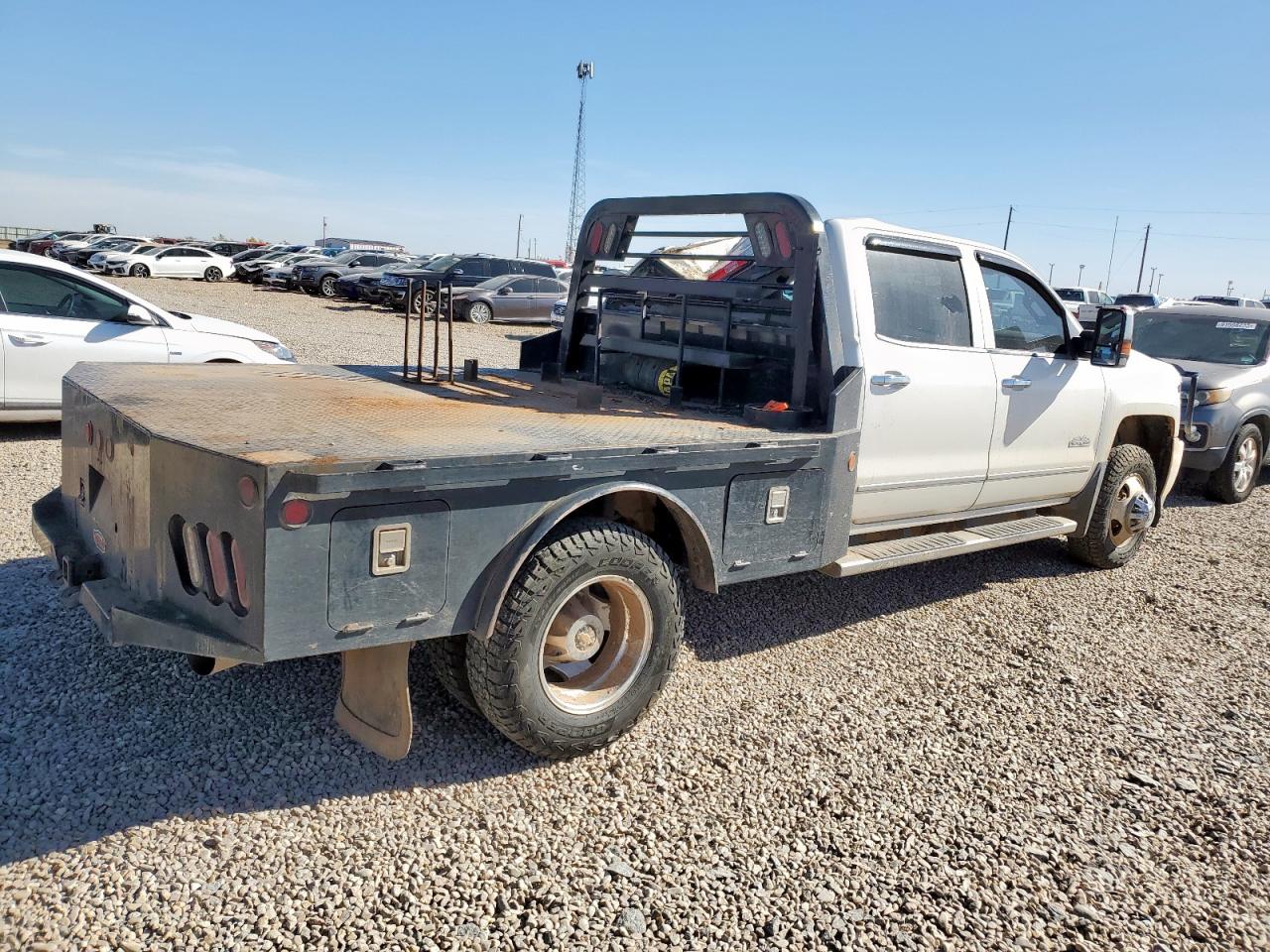 Chevrolet Silverado K3500 High Country Image 3