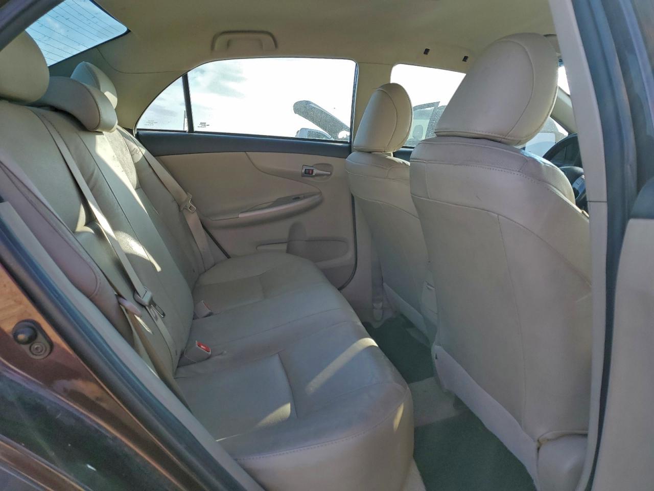 Toyota Corolla Base Image 6