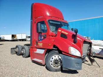  Salvage Freightliner Cascadia 1